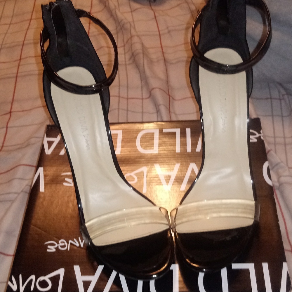 I'm selling these heels only wore twice